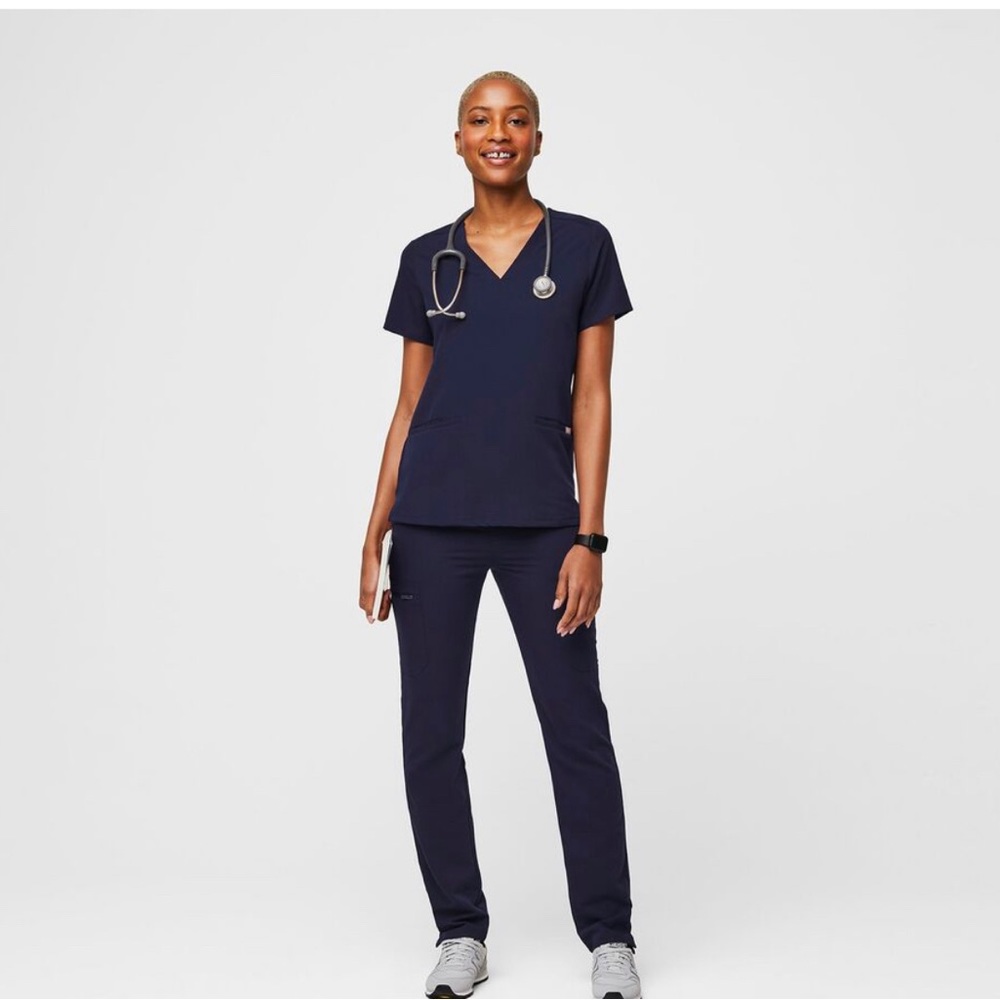 Fig Scrub Set | Joggers: Medium | Top: Medium | Color: Midnight harbor
